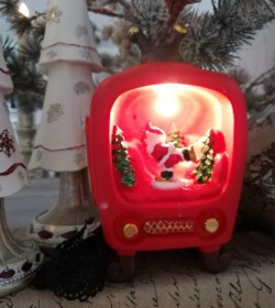 Rødt jule TV med lys (Julemand) H: 12,5 cm.  - 2