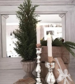 Kunstigt juletræ med kogler og potte H: 65 cm.  - 1