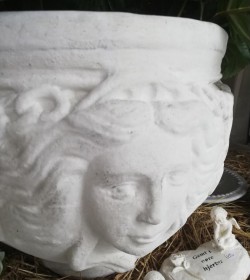 Blomsterkrukke i marmor H: 30 cm. (Ansigter) - 2
