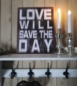 Sort skilt Love will save the day 30,5x39,5 cm.  - 1